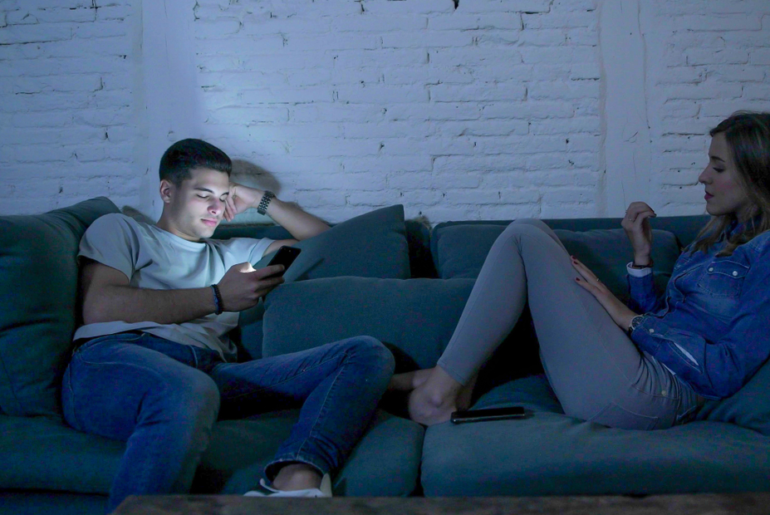 Social-Media-ruin-relationship3