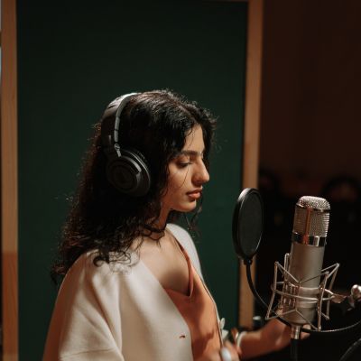 underrated female artist
